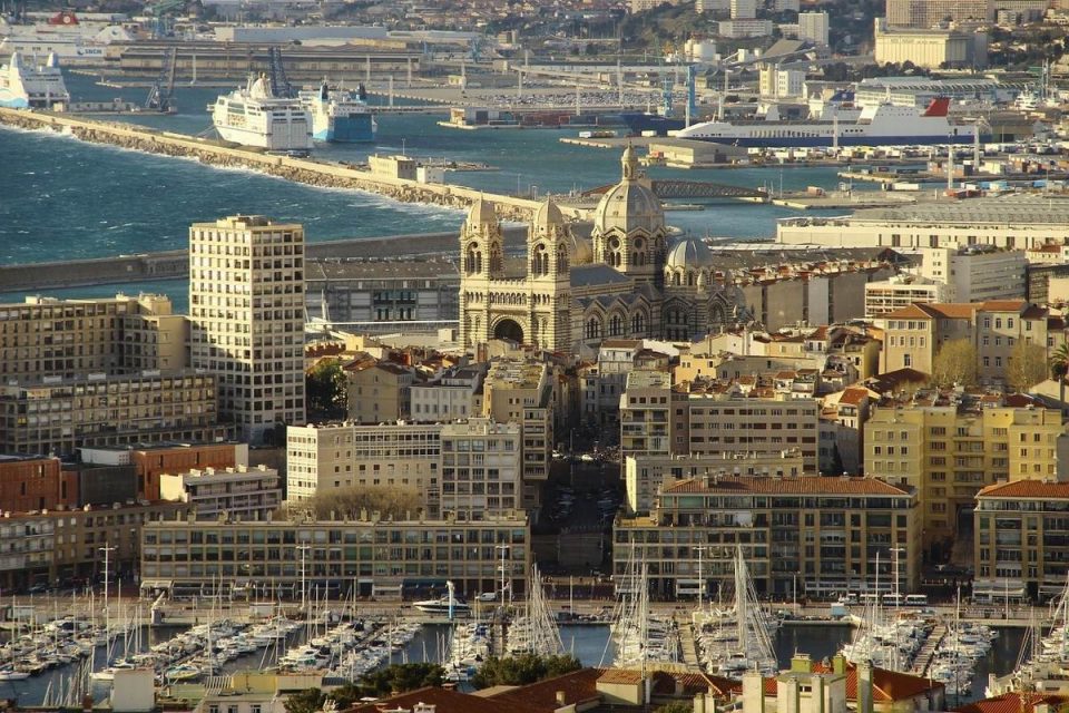 Louer un autobus avec chauffeur à Marseille