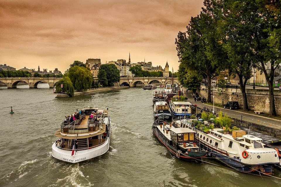 Découvrez pourquoi louer une péniche en vaut la peine