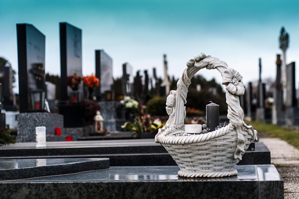 Les cimetières comptent parmi les ressources historiques les plus précieuses. Ils rappellent divers schémas de peuplement, tels que les villages, les communautés rurales